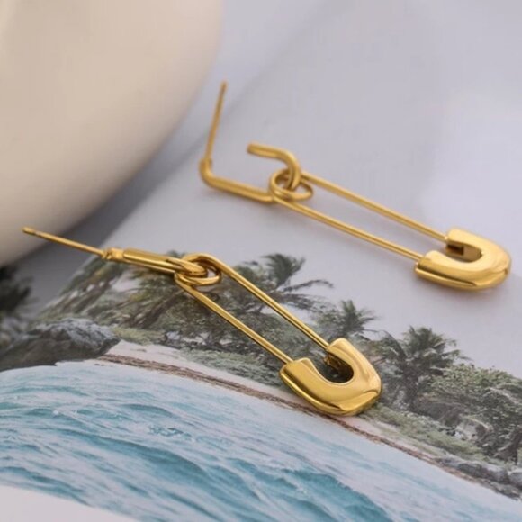 ⭐️Gold plated pin drop dangle earrings - Picture 2 of 5